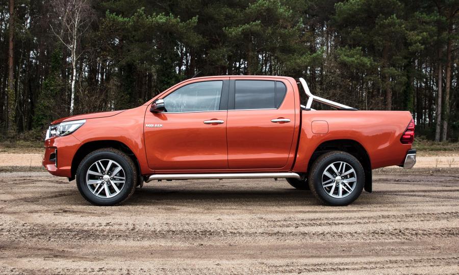  Toyota Hilux 4x4 Special Edition Double Cab 2018 года  (фото 18 из 26)